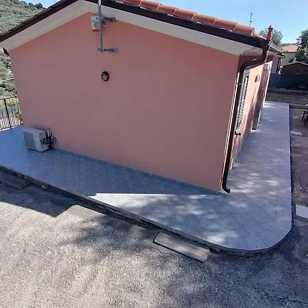 In Villetta Con Giardino E Posto Auto Vakantiehuis *