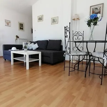 Vakantiehuis In Villetta Con Giardino E Posto Auto Imperia