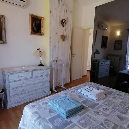 In Villetta Con Giardino E Posto Auto Vakantiehuis