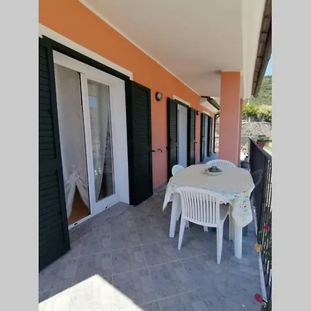 Vakantiehuis In Villetta Con Giardino E Posto Auto Imperia