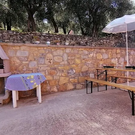 Vakantiehuis In Villetta Con Giardino E Posto Auto Imperia
