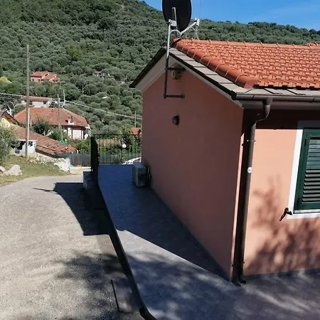 Vakantiehuis In Villetta Con Giardino E Posto Auto Imperia