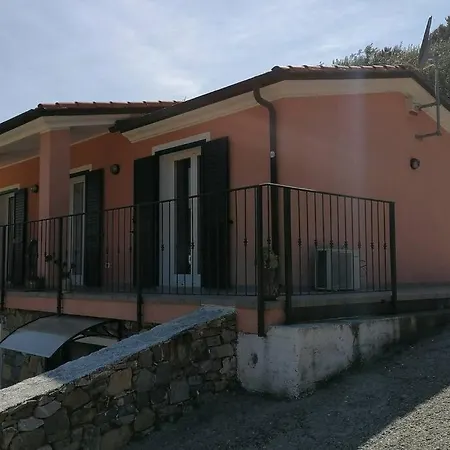 Vakantiehuis In Villetta Con Giardino E Posto Auto
